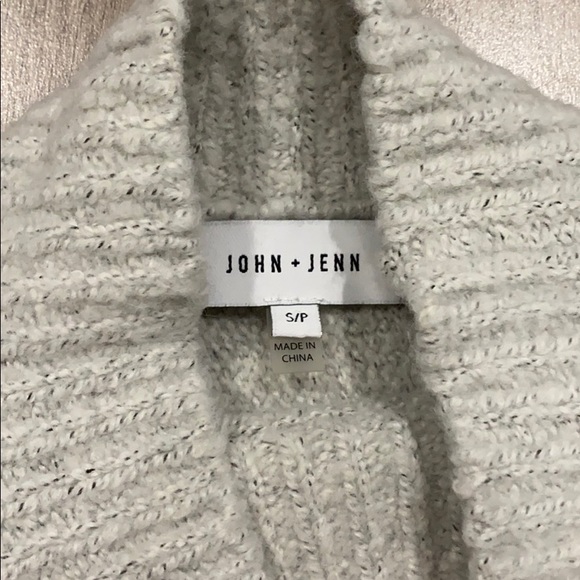 John and jenn sweater - Sz. Small - Picture 2 of 5